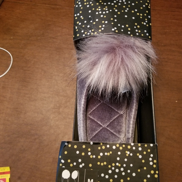 NIB Pom Pom Ballerina slipper size 7-8 These Are so cute!! Make An Offer!! - Picture 3 of 7